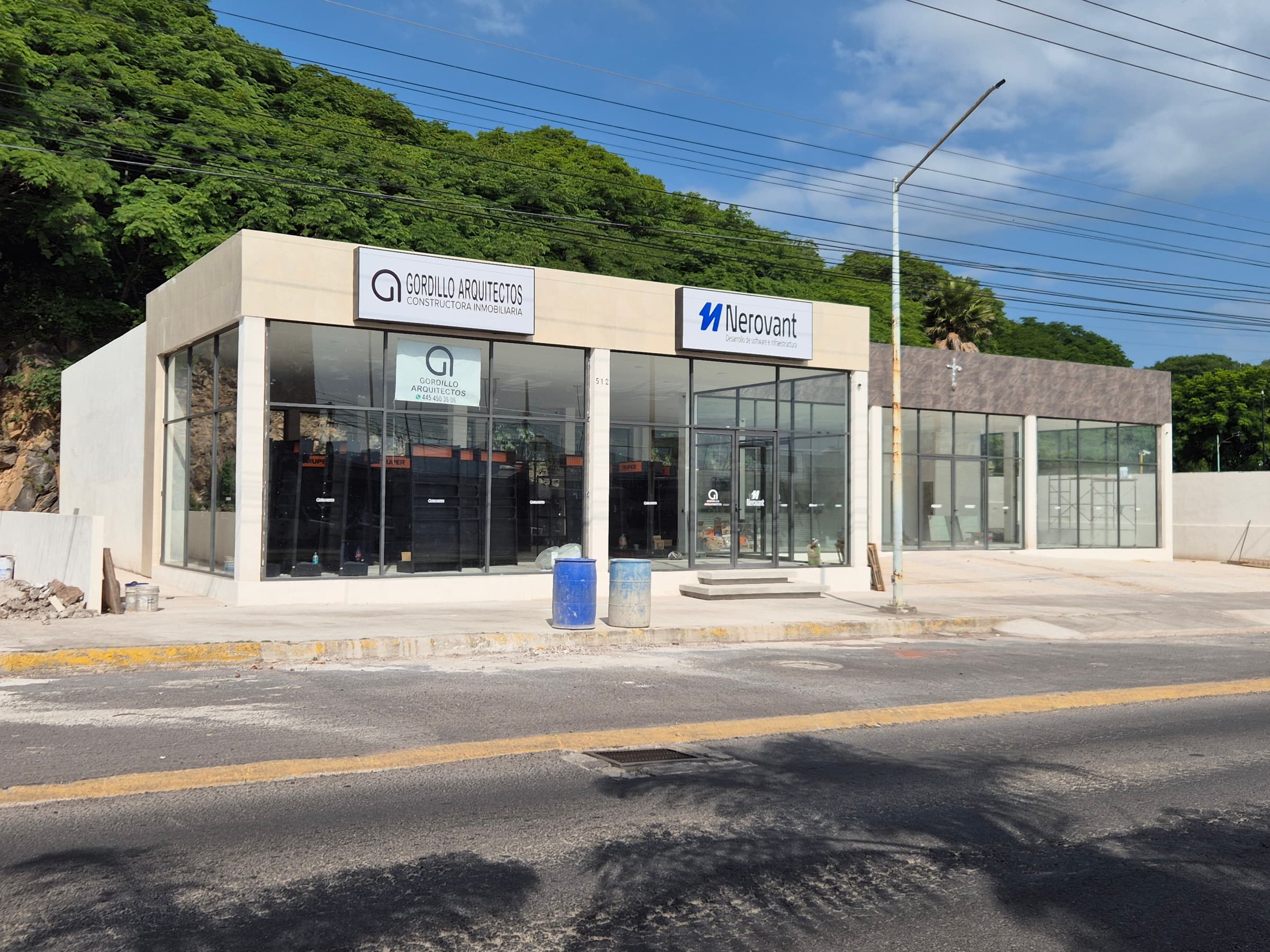 Fachada de las oficinas de Nerovant en Uriangato, Guanajuato